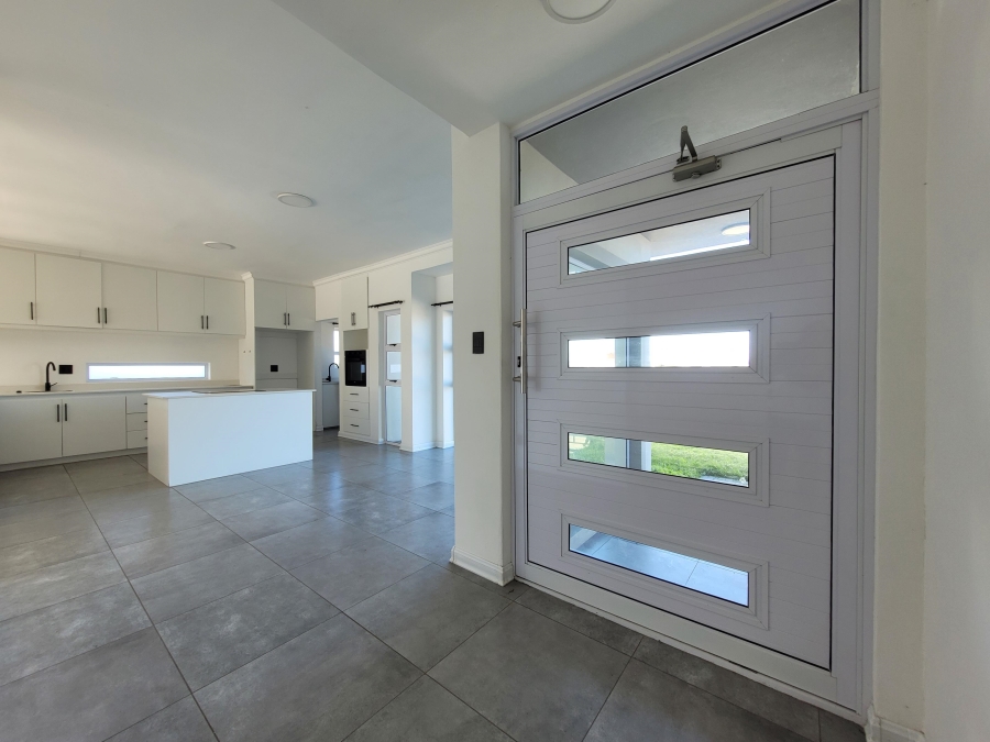 To Let 3 Bedroom Property for Rent in Aston Bay Eastern Cape